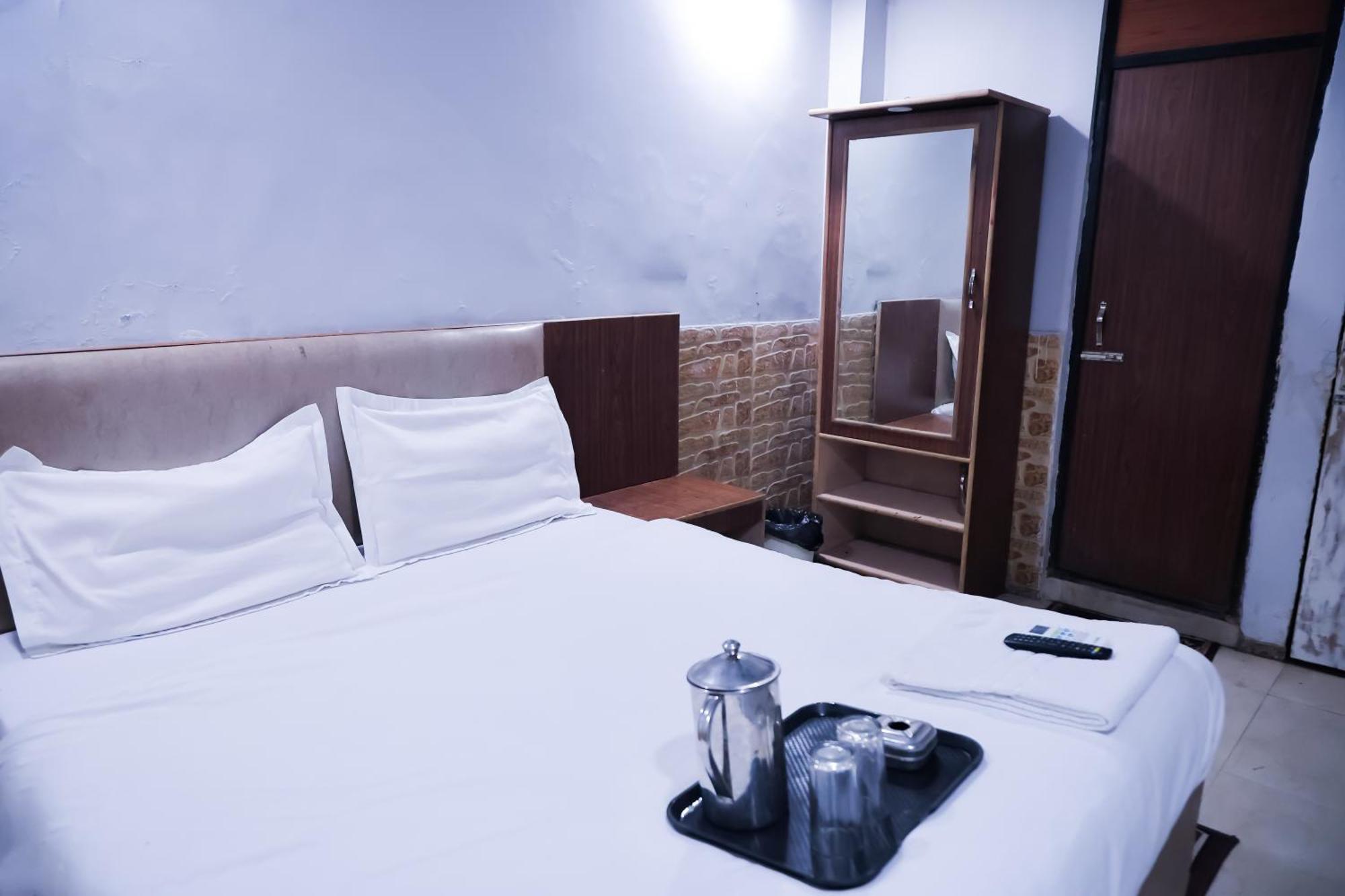 Mannat Stay Hotel - Laxmi Nagar Ню Делхи Екстериор снимка