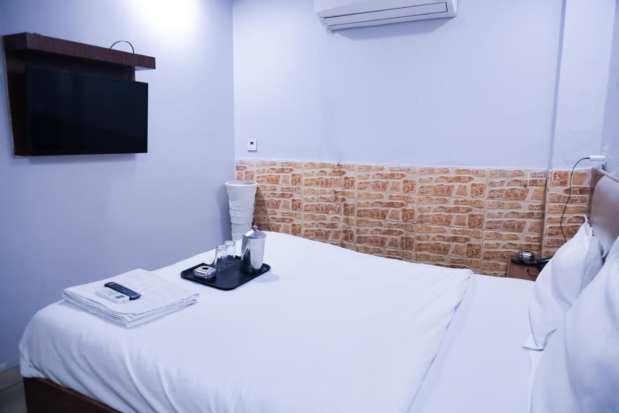 Mannat Stay Hotel - Laxmi Nagar Ню Делхи Екстериор снимка