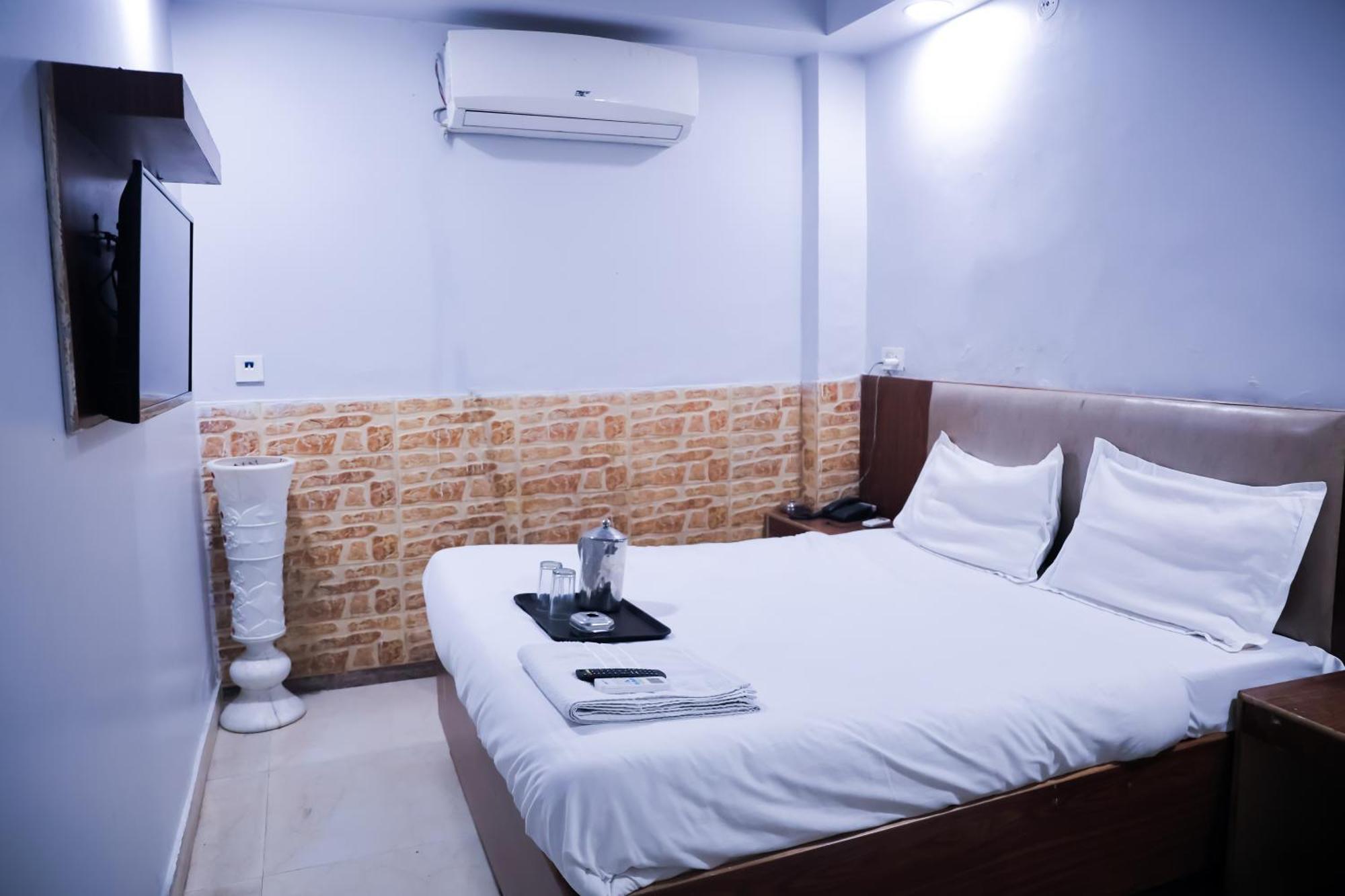 Mannat Stay Hotel - Laxmi Nagar Ню Делхи Екстериор снимка
