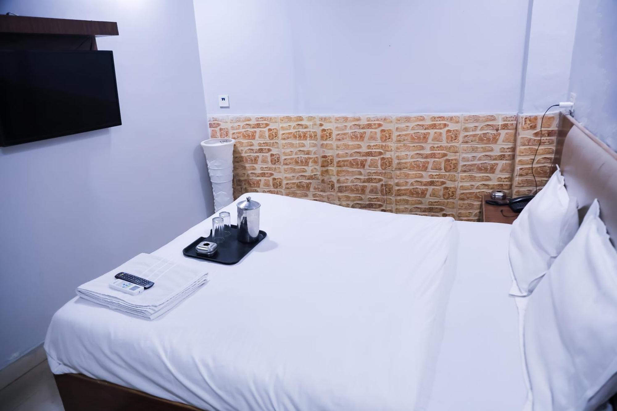Mannat Stay Hotel - Laxmi Nagar Ню Делхи Екстериор снимка