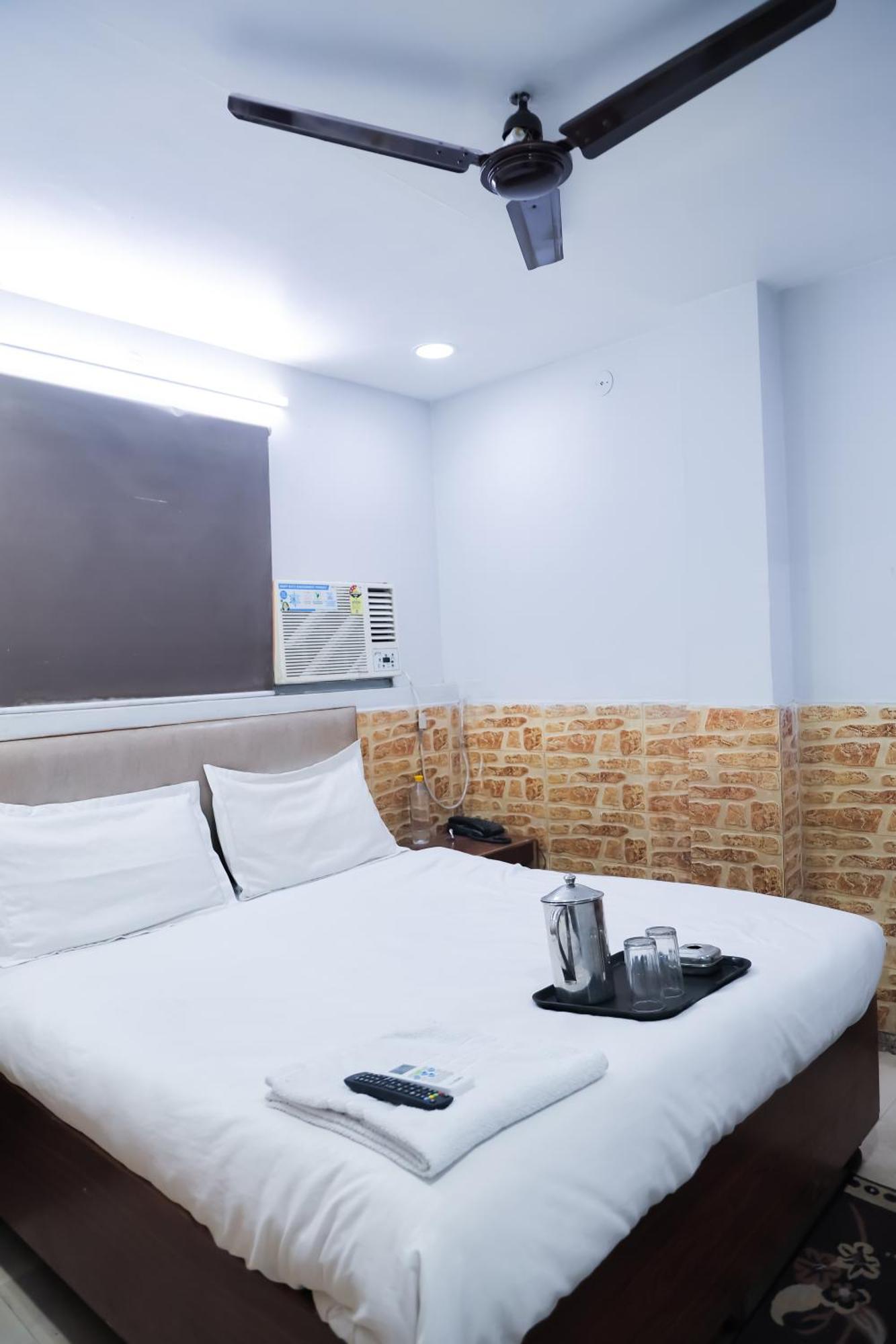 Mannat Stay Hotel - Laxmi Nagar Ню Делхи Екстериор снимка