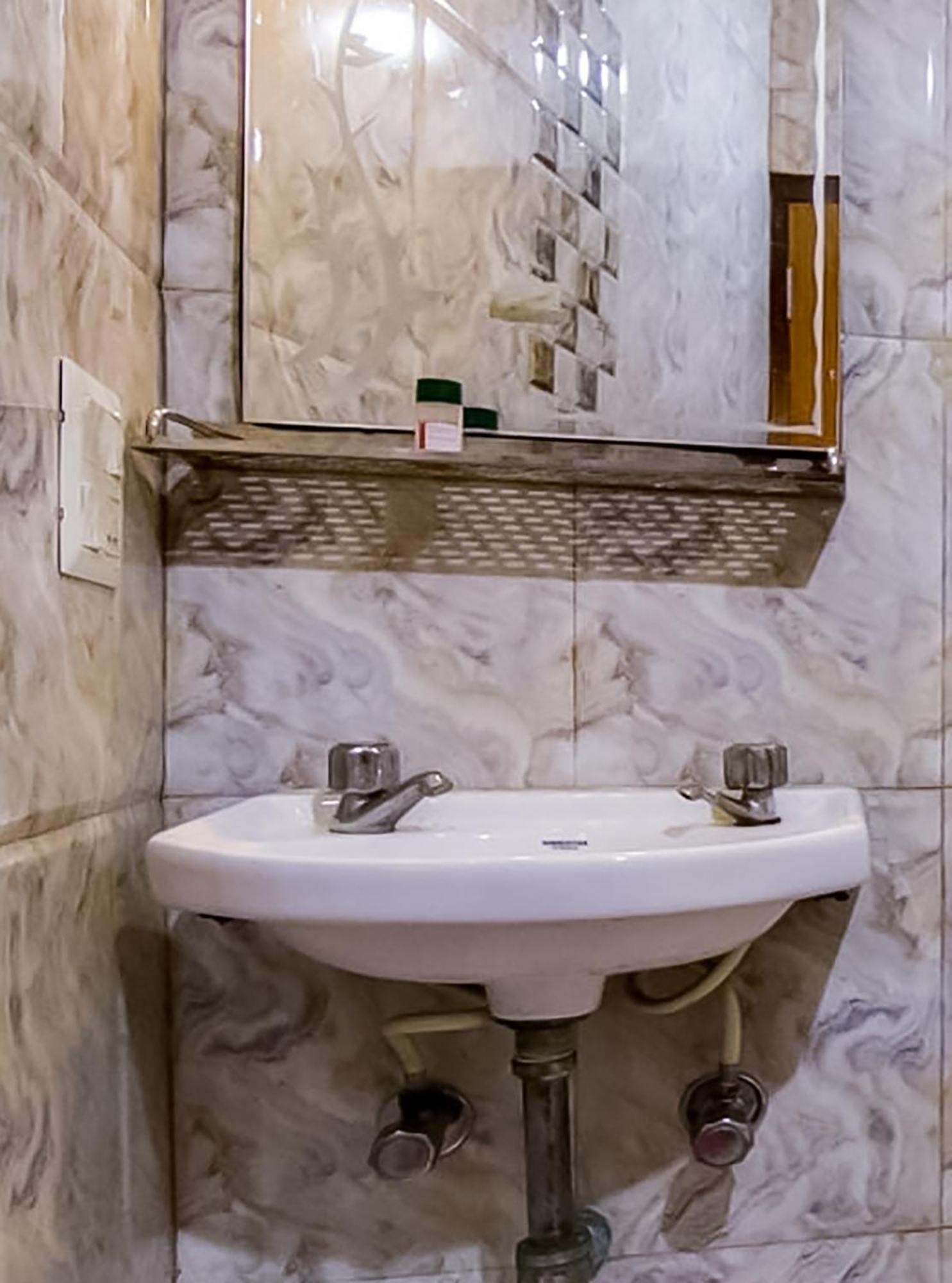 Mannat Stay Hotel - Laxmi Nagar Ню Делхи Екстериор снимка